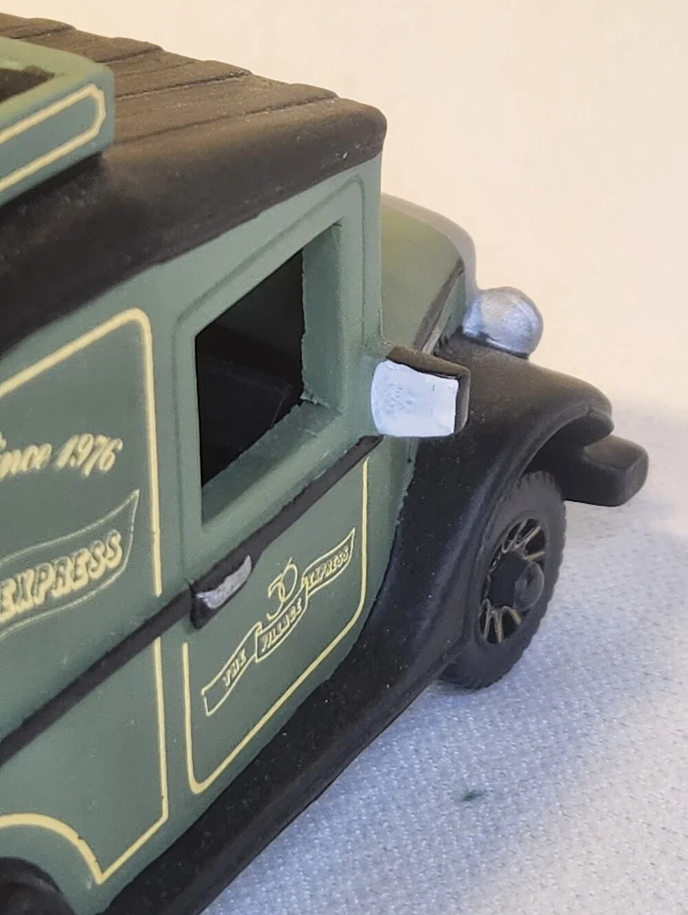 Department 56 Village Express Van Christmas Green Retired 5865.3 Box